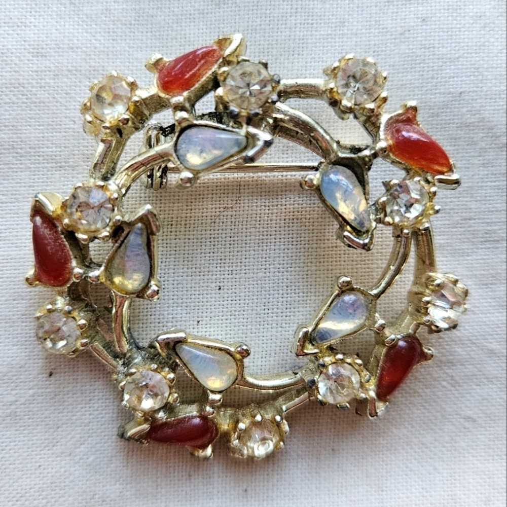 VTG opalescent & rhinestone wreath brooch